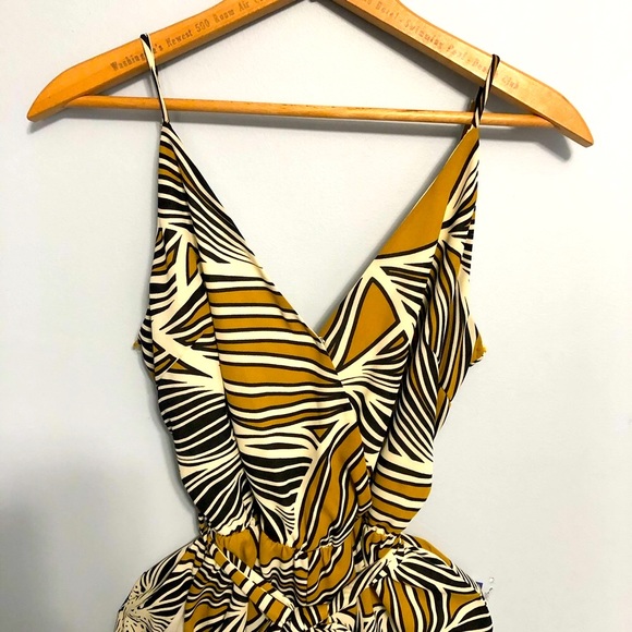 Sienna Sky Yellow Floral Jumpsuit Size Small - Picture 3 of 11